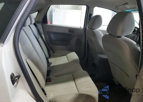 2010 Ford Focus Se z USA, uszkodzony, nr VIN 1FAHP3FN7AW235681